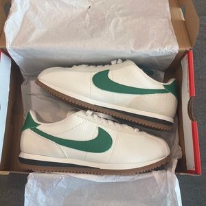 Brand new, never worn Nike Cortez. Men’s size 7.5